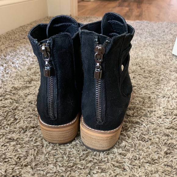 Black Booties Size 6 - Picture 2 of 3